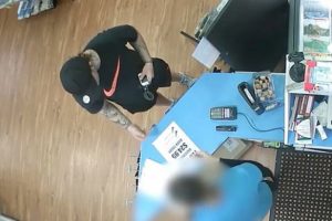 Cinsel oyuncak d&uuml;kkanında su&ccedil;&uuml;st&uuml;!