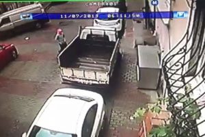 Hırsızların rahat tavırları g&uuml;venlik kamerasına yansıdı