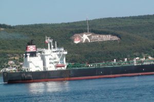 Dev tanker &Ccedil;anakkale Boğazı'nı kapattı