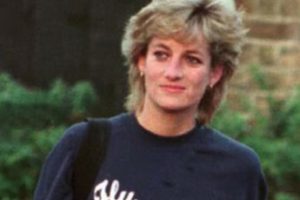 Prenses Diana'nın sweatshirt'&uuml; 47 bin Euro'ya satıldı