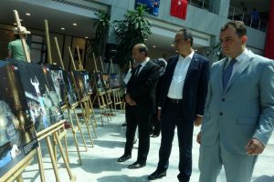 Bursa'da 15 Temmuz fotoğraf sergisine yabancı iş adamlarından yoğun ilgi