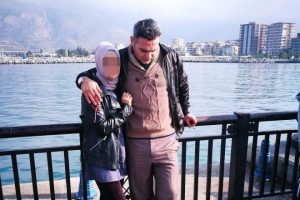 &Ouml;ld&uuml;rd&uuml;ğ&uuml; kocasını par&ccedil;alara ayırıp arka bah&ccedil;eye g&ouml;md&uuml;