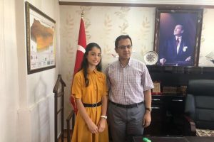 İdil Kaymakamı Sağ'dan LGS il birincisine altın &ouml;d&uuml;l&uuml;