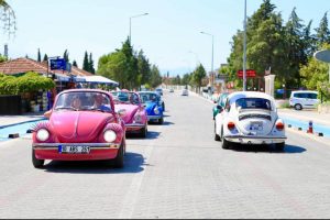Vosvoslar Pamukkale'ye renk kattı