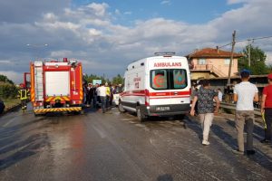 TIR ile otomobil &ccedil;arpıştı: 1 &ouml;l&uuml;, 2 ağır yaralı