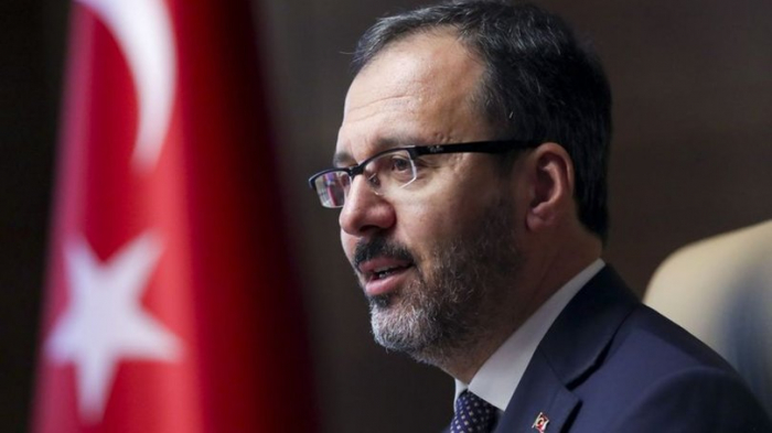 Bakan Kasapoğlu'ndan madalya kazanan g&uuml;reş&ccedil;ilere tebrik