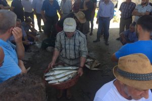 Bursa'da bu g&ouml;lden &ccedil;ıkan balıklar 100 yıldır m&uuml;zayede ile satılıyor