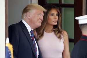 "Trump'ın '&uuml;lkenize d&ouml;n&uuml;n' dediği isimler Melania'dan &ouml;nce ABD vatandaşı oldu"