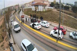 Kavgayı ayırmak isteyen hamile kadın darp edildi