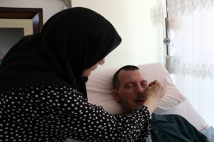 Mahkemeden yatağa mahkum eşini terk eden kadına nafaka kararı