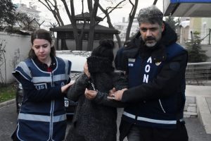 Tacizle su&ccedil;ladığı amcasını &ouml;ld&uuml;rd&uuml;! "Kendimi korumak istedim"