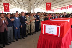Şehit Uzman Onbaşı Demircan, g&ouml;zyaşlarıyla uğurlandı