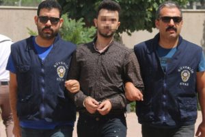 Sosyal medyadan polise hakarete g&ouml;zaltı kararı