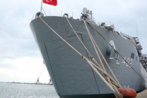 T&uuml;rk tank &ccedil;ıkarma gemisi TCG Bayraktar Arnavutluk'ta