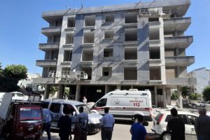 Y&uuml;ksekten d&uuml;şen inşaat iş&ccedil;isi yaralandı