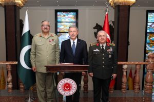 Bakan Akar'a, Pakistan Genelkurmay Başkanı Orgeneral Hayat'tan ziyaret