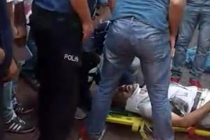 Dikkatsiz s&uuml;r&uuml;c&uuml; yaşlı adamı aracın altına aldı