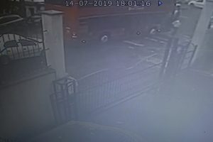 İETT şof&ouml;r&uuml;yle ile 3 gen&ccedil; arasında "kırmızı ışık" kavgası
