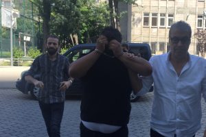 MİT g&ouml;revlisi olduğunu s&ouml;yleyerek 300 bin lira dolandırdı