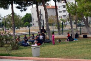 107 ka&ccedil;ak g&ouml;&ccedil;men yakalandı