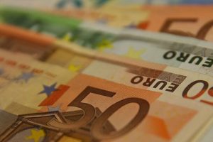 Euro B&ouml;lgesi`nin banka kurtarma fonu 33 milyar euroya &ccedil;ıktı