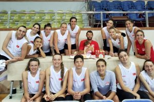 A Milli Kadın Voleybol Takımı kampa girdi