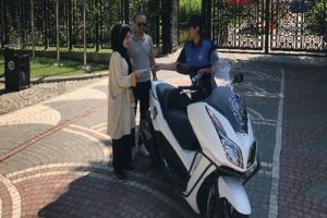 Toplum Destekli polislerden bilgilendirme broş&uuml;r&uuml;