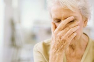 Alzheimer kadınlar erkeklerden daha hızlı &ccedil;&ouml;k&uuml;yor!