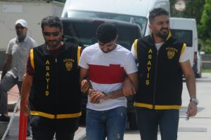 Misafir olarak gittiği evi soydu!