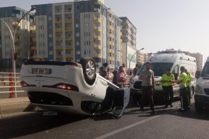 Diyarbakır'da otomobiller &ccedil;arpıştı! Yaralılar var