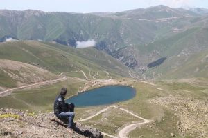 Zirvedeki krater g&ouml;lleri b&uuml;y&uuml;l&uuml;yor