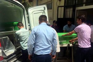 Polisin silahını aldı, &ccedil;ıkan arbedede vurularak &ouml;ld&uuml;