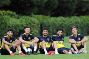 Fenerbah&ccedil;e yeni sezon hazırlıklarını s&uuml;rd&uuml;rd&uuml;