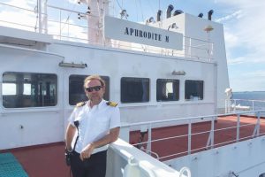 Korsanların ka&ccedil;ırdığı Kaptan Arsoy'un ailesi bekleyiş i&ccedil;inde