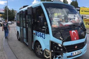 Minib&uuml;s&ccedil;&uuml;lere sivil trafik ekiplerinden şok uygulama
