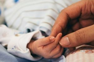 Bir aylık torununa alkol tattıran dede, katil oldu