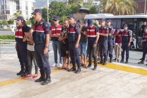 Alanya'da fuhuş operasyonu: 12 g&ouml;zaltı