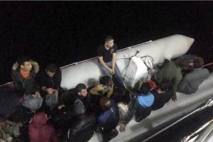 Dat&ccedil;a a&ccedil;ıklarında 21 ka&ccedil;ak g&ouml;&ccedil;men yakalandı