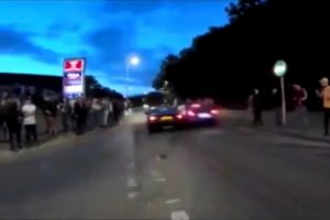 İngiltere'de modifiyeli otomobil etkinliğinde kaza! Yaralılar var