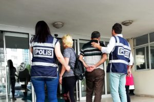 Şafak vakti fuhuş operasyonu! 4 kadın...