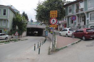 Bursa'da alt ge&ccedil;it mi yoksa yaya ge&ccedil;idi mi olduğu belli olmayan yer! ( &Ouml;ZEL HABER)
