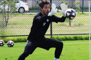 Altay'da kaleci Emre kaldı