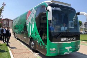Bursaspor, İstanbul'a takım otob&uuml;s&uuml;yle gitti