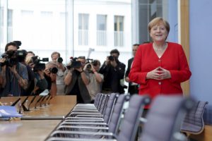 Merkel titreme n&ouml;betleri karşısında g&uuml;vence verdi