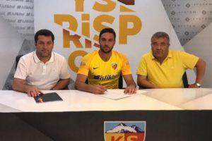 Hakan Arıkan resmi imzayı attı
