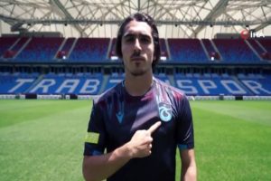 Trabzonspor "gri" formasını tanıttı