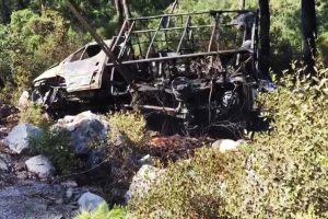 Yanan ara&ccedil; orman yangınına neden oluyordu