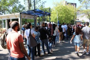 KPSS &ouml;ncesi adaylar emanet teslim etme kuyruğuna girdi