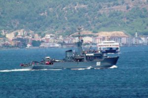 Rus donanmasına ait savaş gemisi &Ccedil;anakkale'den ge&ccedil;ti