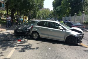 Beşiktaş'ta feci kaza: 1'i ağır 2 yaralı